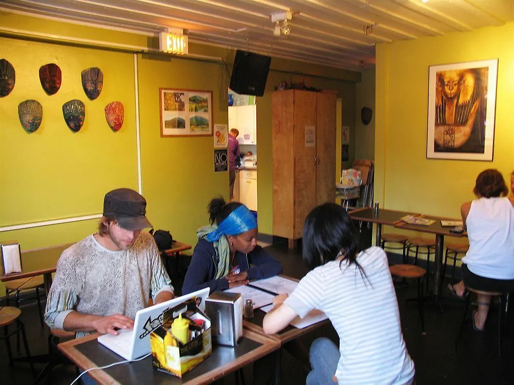 Ocean Island Inn | Backpackers | Suites Victoria Hostel