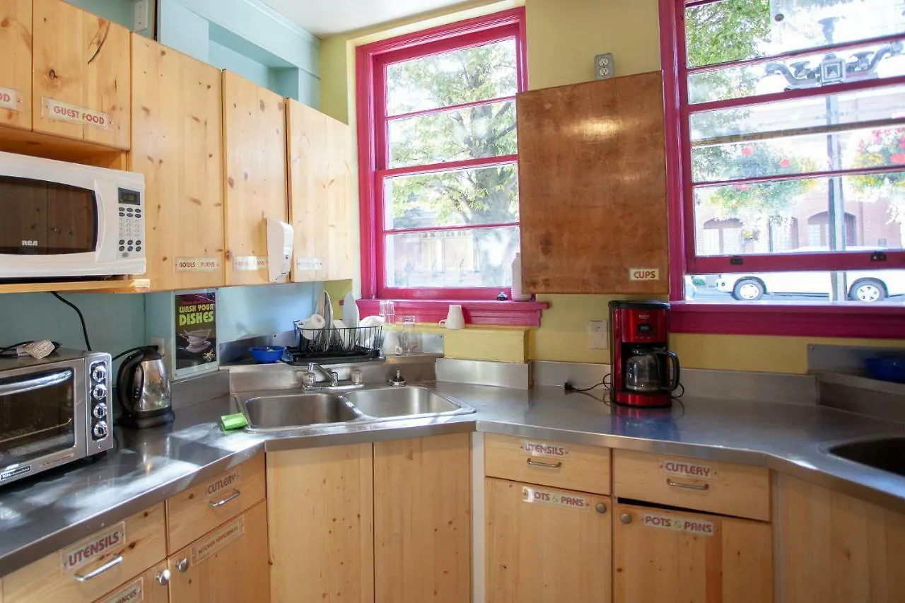 Hostel Ocean Island Inn | Backpackers | Suites Victoria